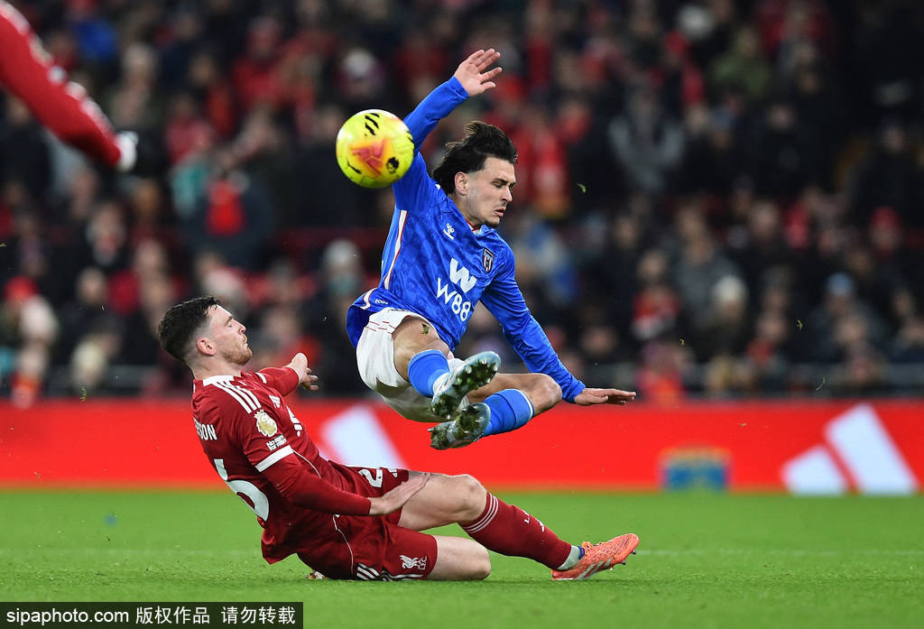 乐鱼体育行业洞察:英超-维尔茨造乌龙范迪克致丢球 利物浦1-1桑德兰
