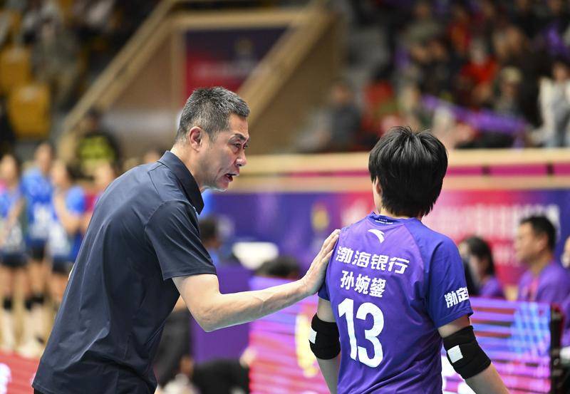 乐鱼体育深度聚焦：女排联赛-吴梦洁35分江苏连追三局3-2天津 上海3-0辽宁