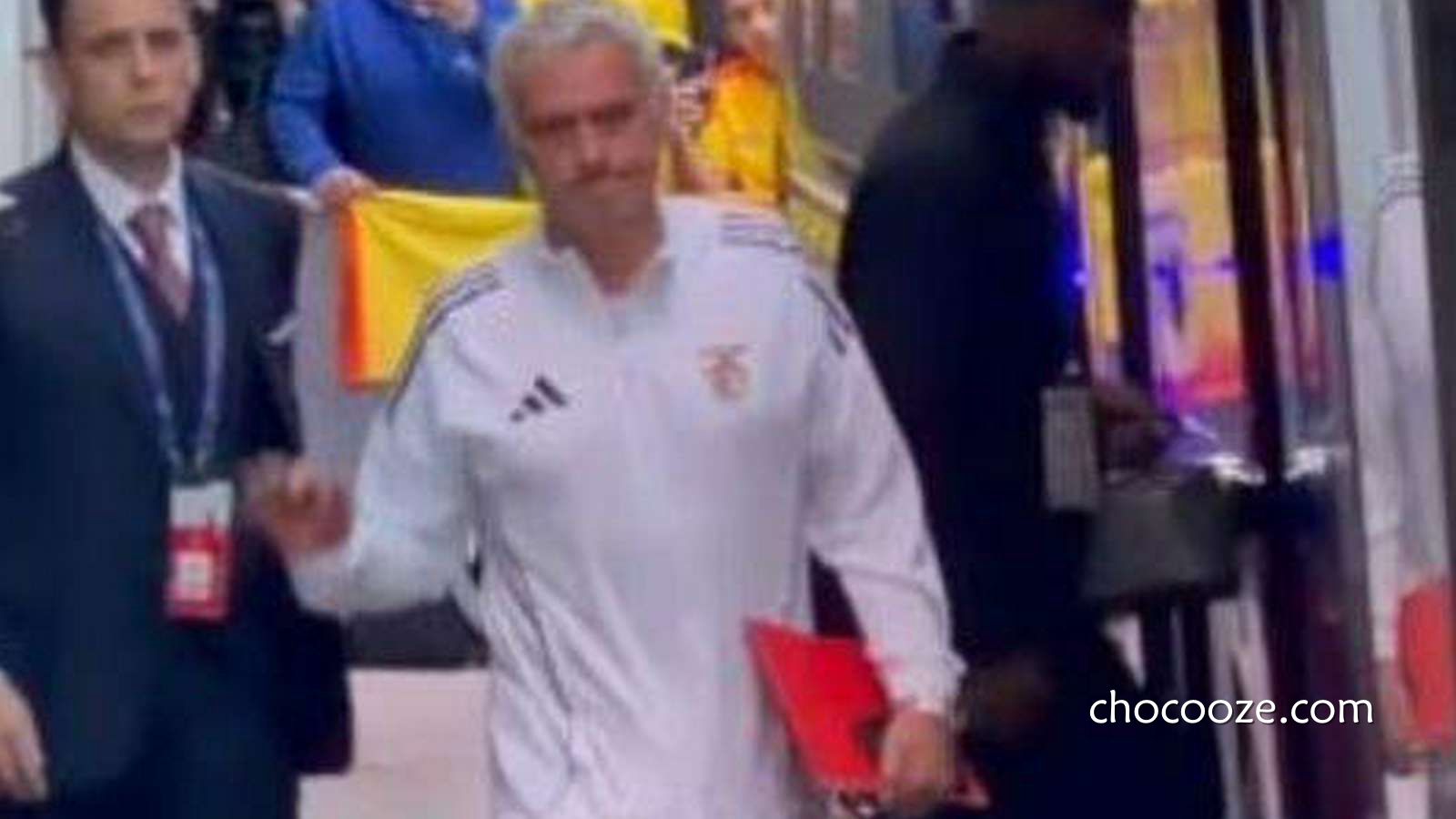 乐鱼体育独家专栏：为避伯纳乌飞象，穆里尼奥隐身大巴，拒绝温情重逢